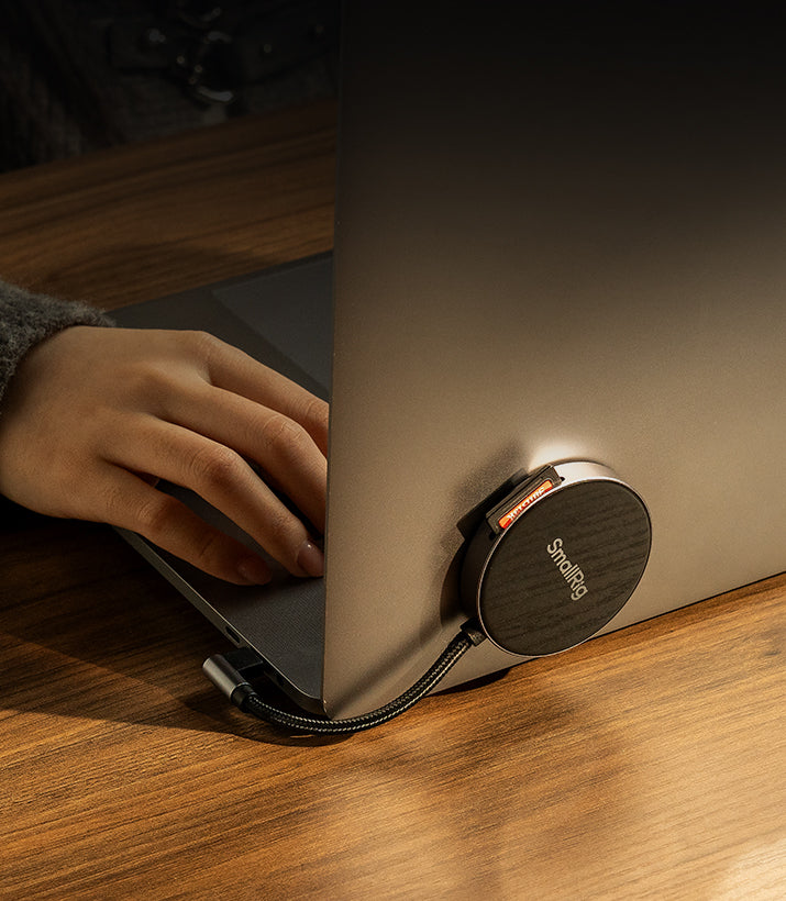 SmallRig SD3.0 Memory Card Reader for SD cards, compact and portable device with multiple card slots.