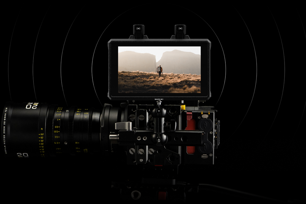 Hollyland Mars M1 Enhanced video monitor displaying a 450-foot wireless transmission range on screen.