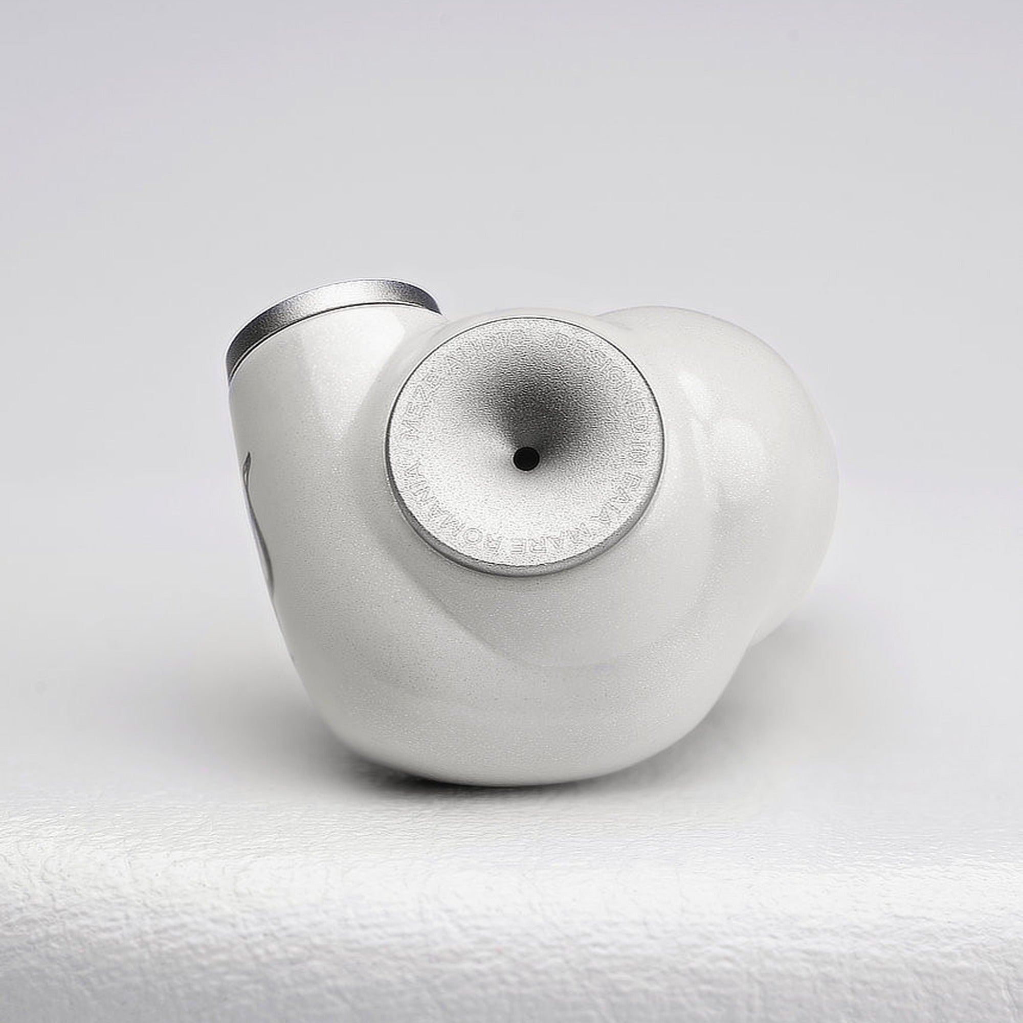 Meze Audio Alba S in-ear monitor, nozzle and driver detail