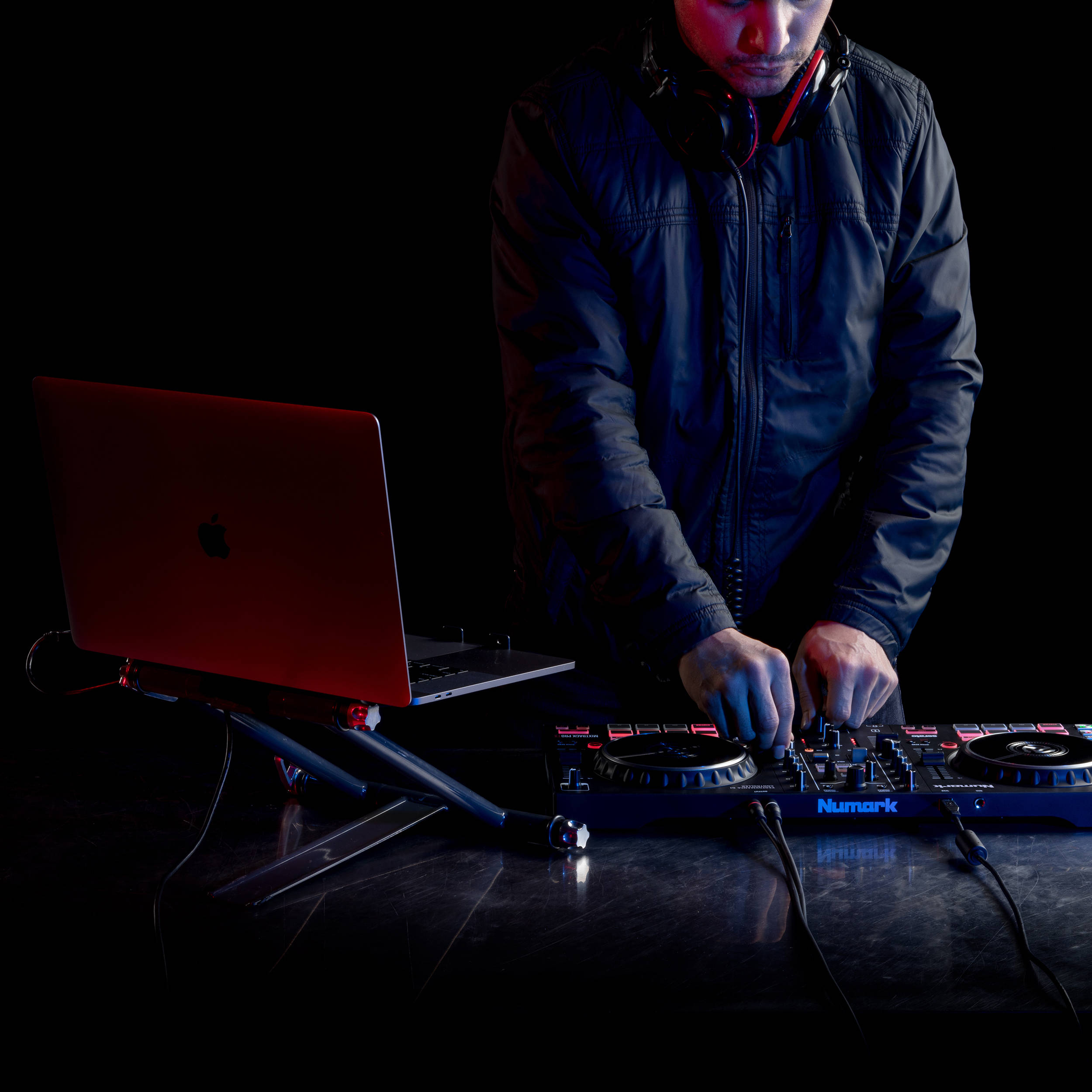 Numark Mixtrack Pro FX DJ controller, view 6