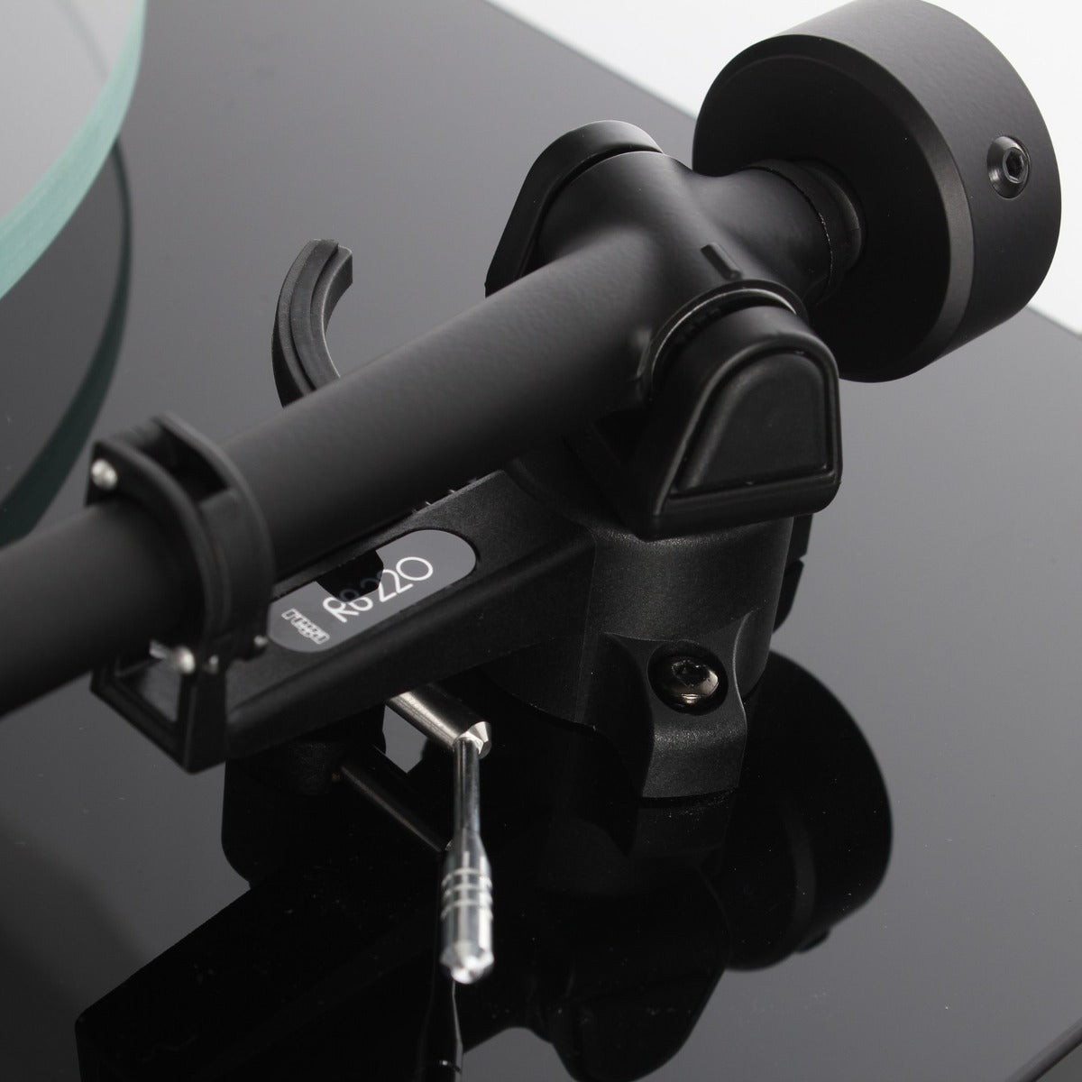 Rega Planar 2 turntable in black with Nd3 cartridge, featuring a sleek design and tonearm for high-quality vinyl listening.