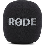 Rode Interview GO handheld adapter for Wireless GO, lifestyle setup in black