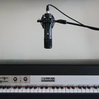 sE Electronics sE2200 condenser microphone, gold view