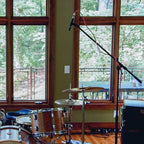 Pair of sE Electronics sE7 condenser microphones shown on a stand, professional studio microphones for high-quality audio recording.