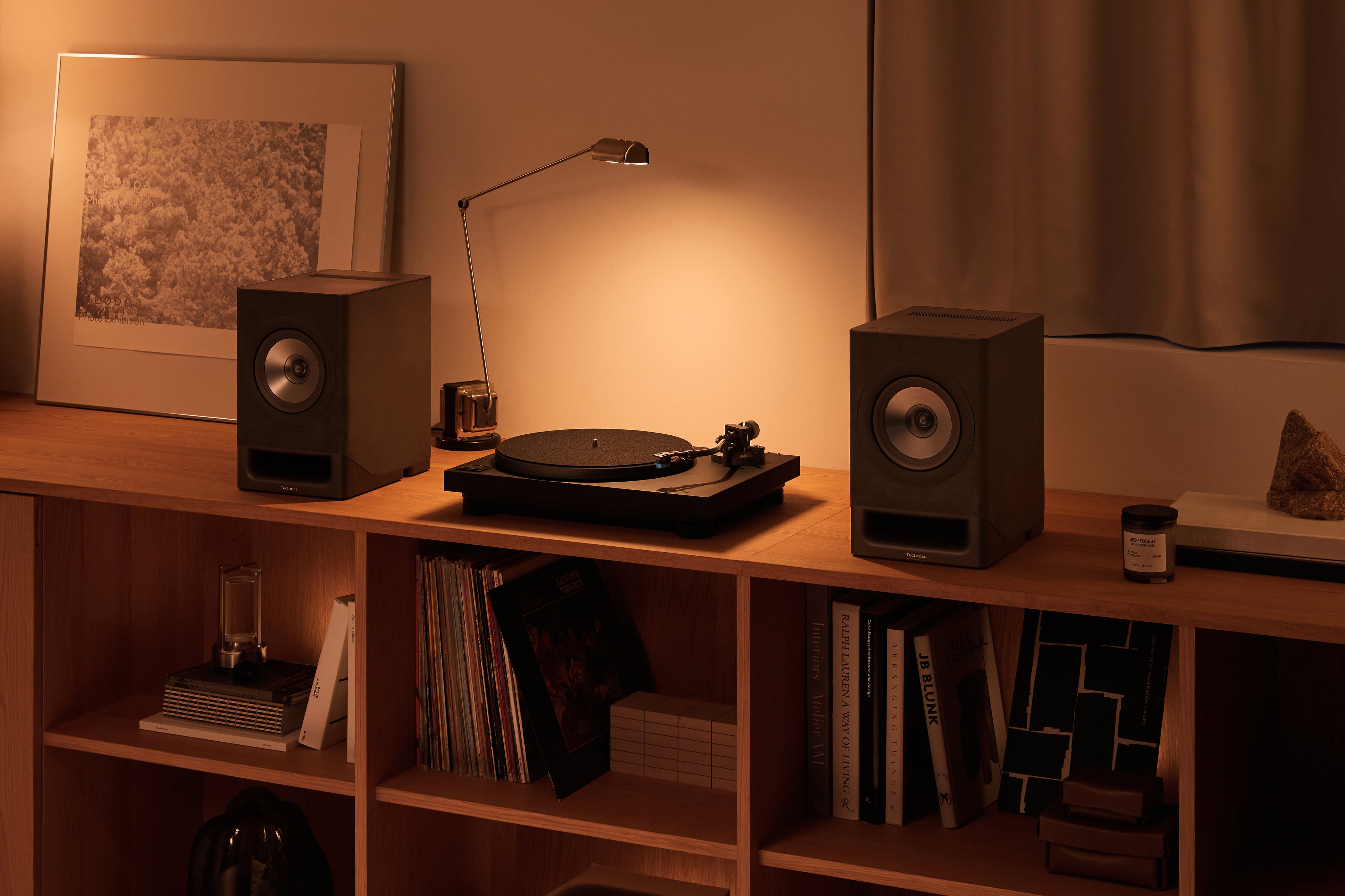 Technics SL-40CBT turntable, black view