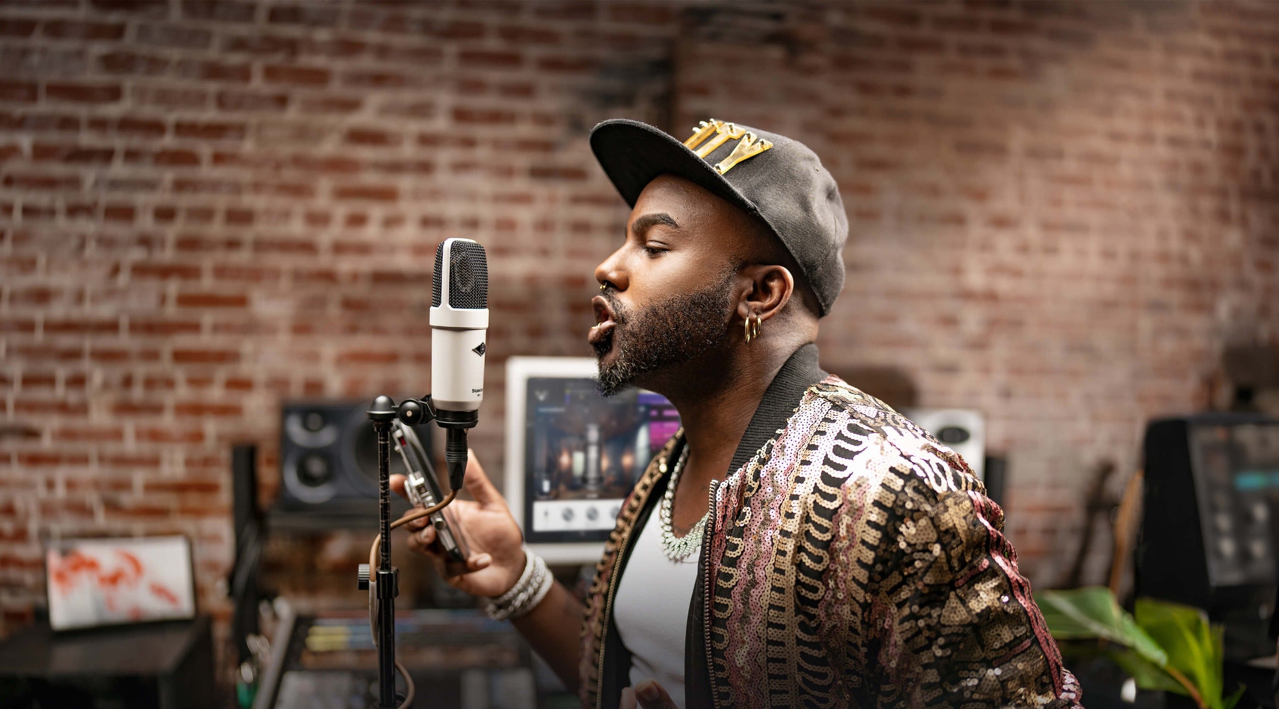 Universal Audio SC-1 condenser microphone, black.